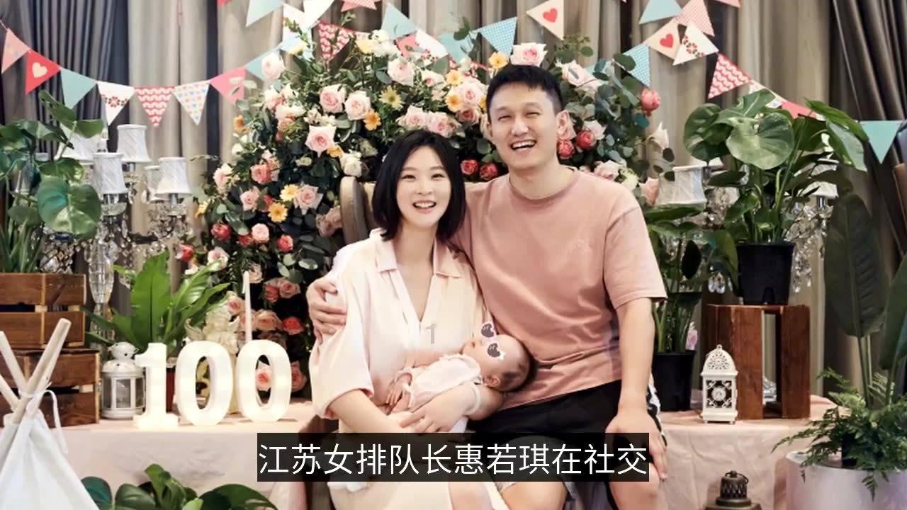 孙颖莎王楚钦连续倒地,国乒球迷怒批主办方,刘国梁该管管了